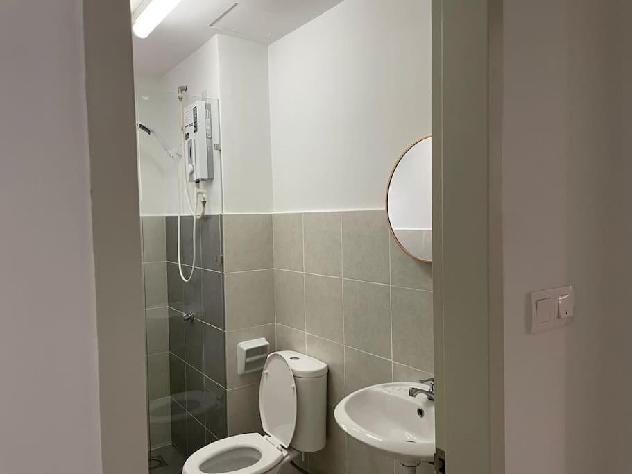 Apartment Mesra By H Family At Alanis #freewifi #nearklia *