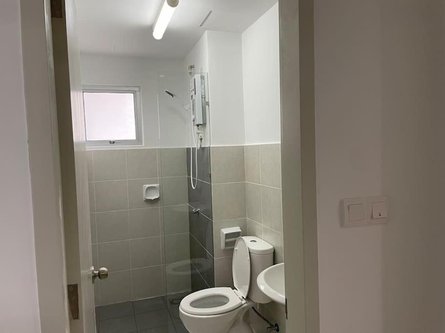 Apartment Mesra By H Family At Alanis #freewifi #nearklia Sepang