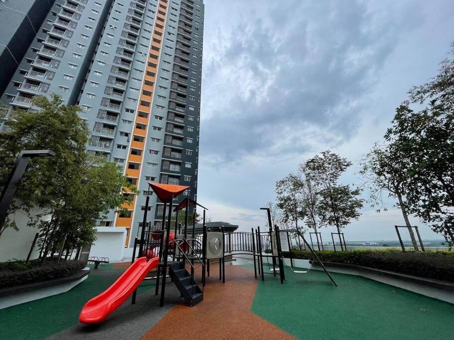 Apartment Mesra By H Family At Alanis #freewifi #nearklia Sepang